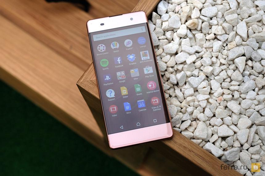 Sony Xperia XA, вид спереди