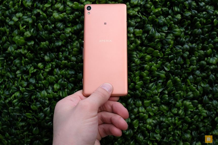 Sony Xperia XA, вид сзади